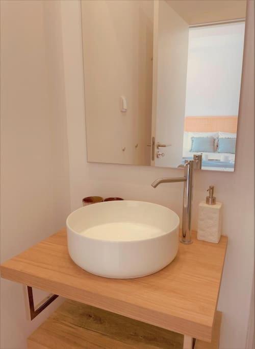 Cozy Apartment With Private Courtyard Barcarena Luaran gambar